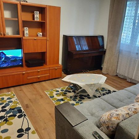 Apartament Zona Centrala Lägenhet Hunedoara Exteriör bild