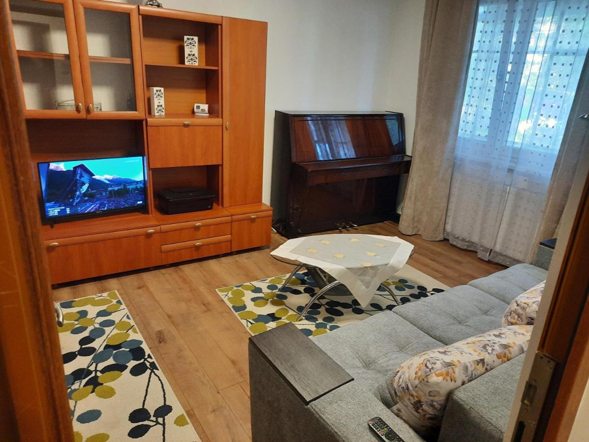 Apartament Zona Centrala Lägenhet Hunedoara Exteriör bild